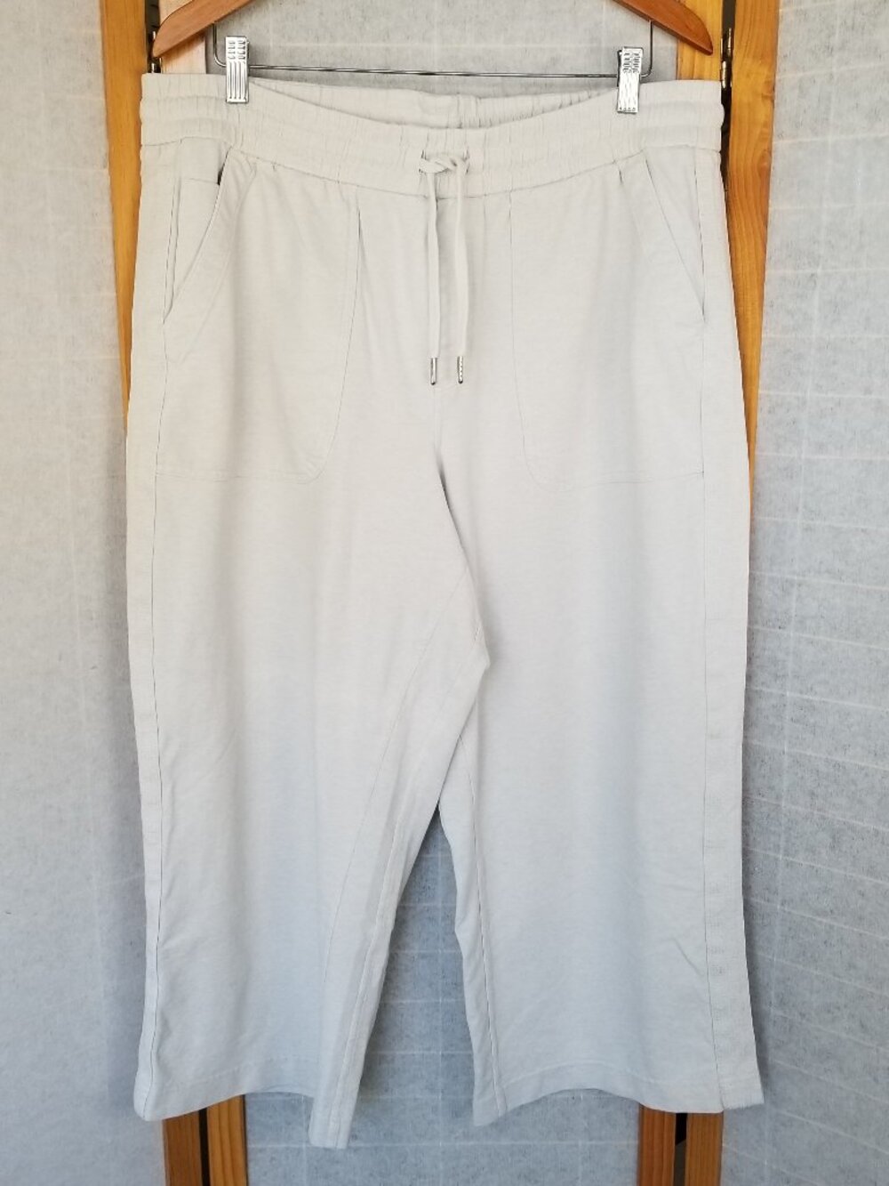 Athleta Farallon Wide Leg Crop Pants Size 18 Stone Color Pockets